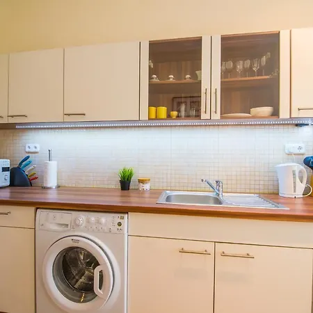 Apartment Visegradi Studio At Westend
